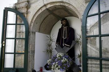 Estação de Via Sacra com 7 nichos da Paixão de Cristo