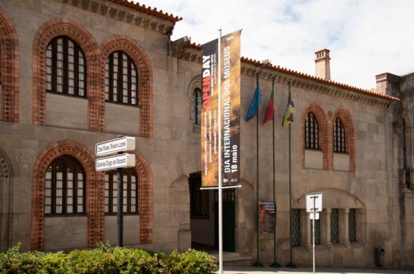 Casa-Museu Teixeira Lopes | Galerias Diogo de Macedo