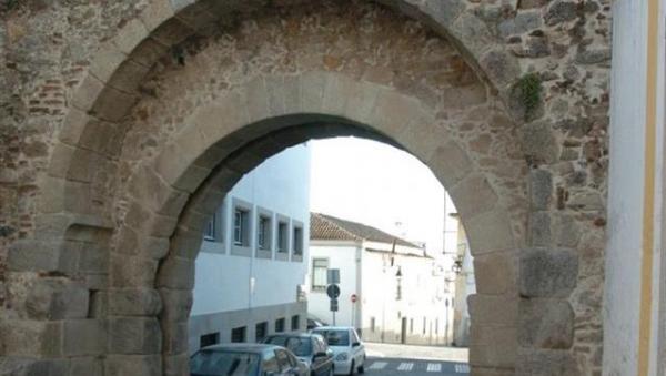 Arco Romano de D. Isabel