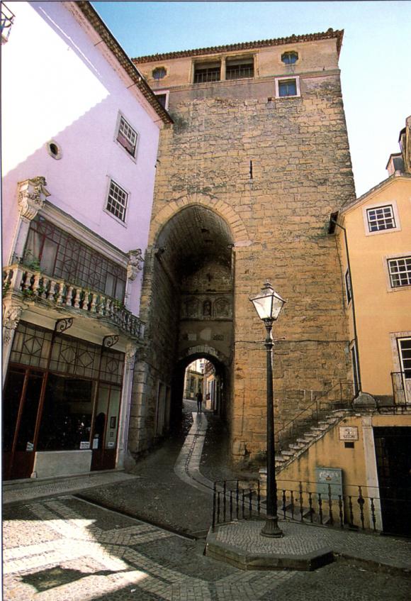 Torre e Arco de Almedina