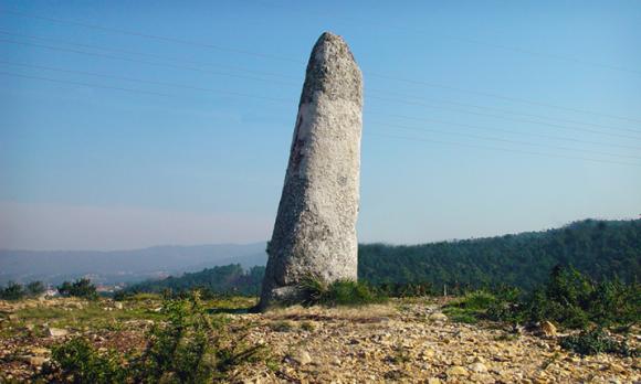 Arqueologia - Menir de S.Paio de Antas (Antas)