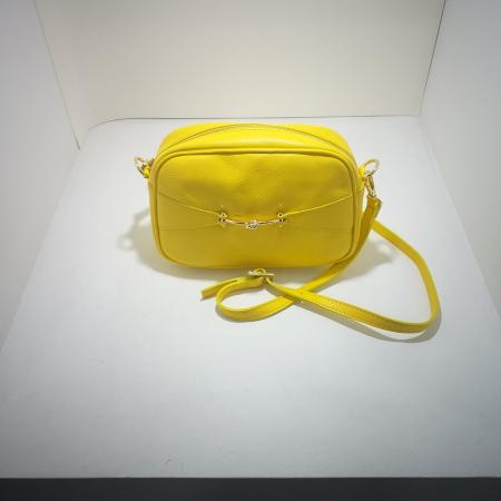 Carteira em pele amarela