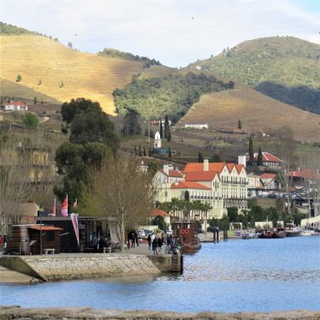 Subida de barco e descida de comboio