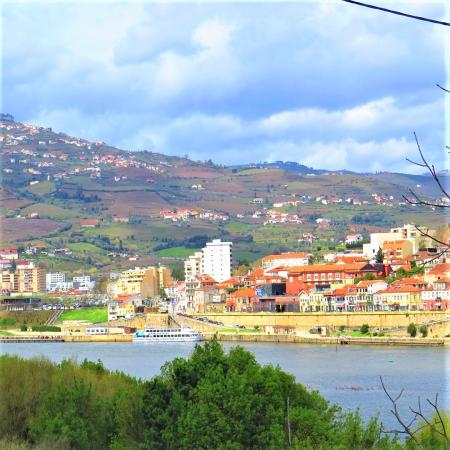 Subida de barco e descida de comboio