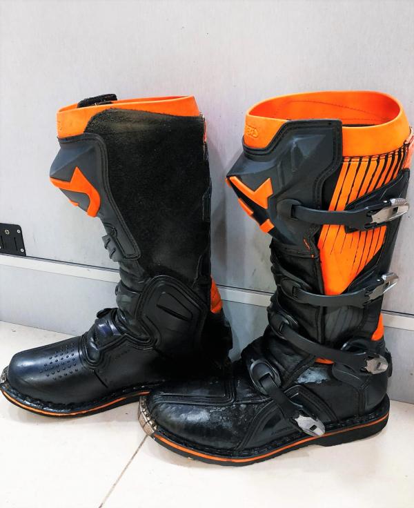 REPARAÇÃO DE QUALQUER TIPO DE CALÇADO