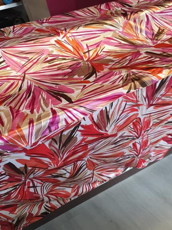 TECIDOS PARA VESTUÁRIO E DECORAÇÃO