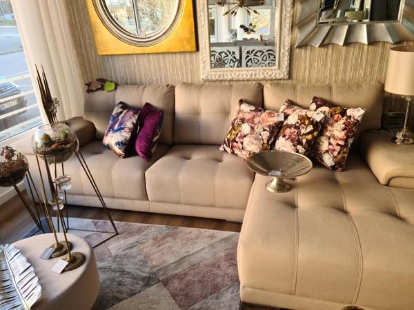 EXPOSIÇÃO DE MOBILIÁRIO