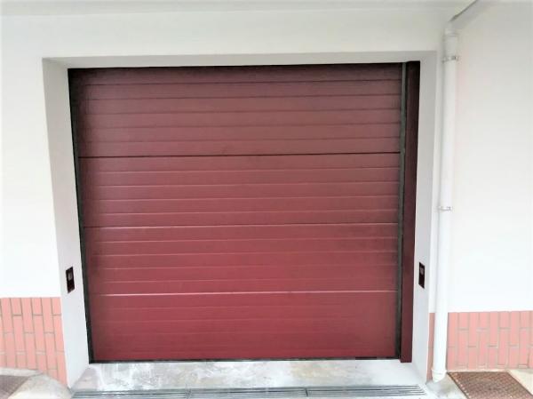 PORTAS SECCIONADAS DE VÁRIAS CORES E TEXTURAS