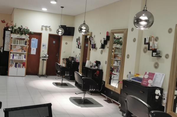 SERVIÇOS COMPLETOS DE ESTÉTICA E CABELEIREIRA