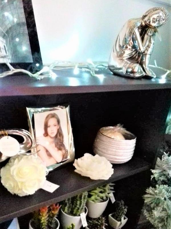 MÓVEIS E PEÇAS DECORATIVAS