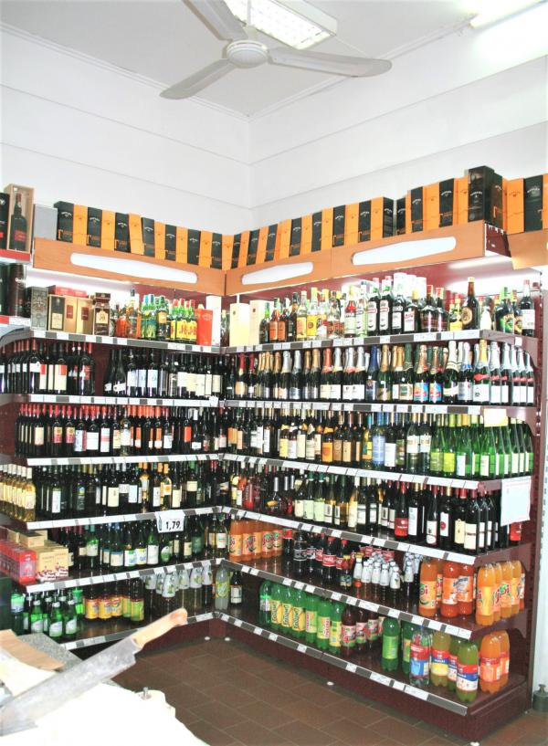 EXCELENTE OFERTA DE BEBIDAS E GARRAFEIRA