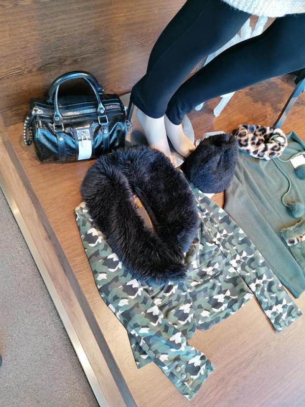 ROUPAS E ACESSÓRIOS