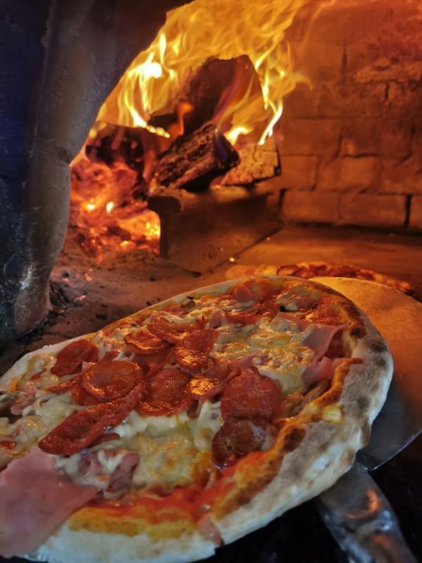 PIZZAS FORNO A LENHA