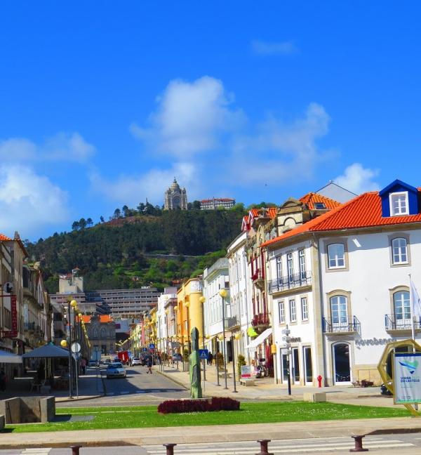 VISTAS SOBRE A CIDADE E RIO