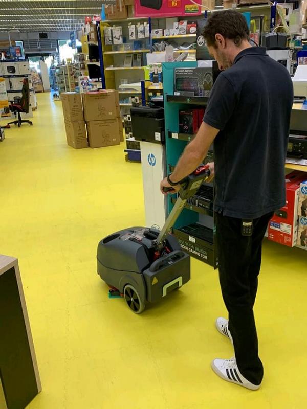 EQUIPAMENTOS DE LIMPEZA PARA QUALQUER TIPO DE SUPERFÍCIES