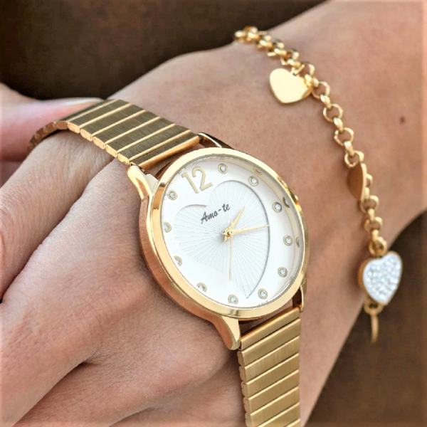 Relógios e pulseiras em aço