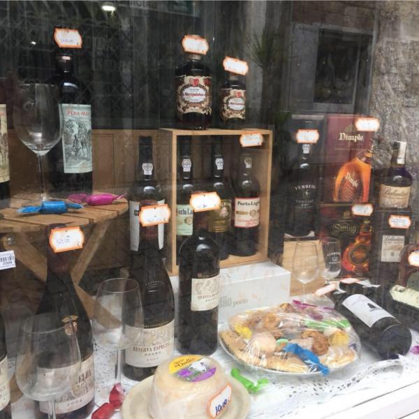 VASTA OFERTA DE VINHOS, BEBIDAS E PRODUTOS REGIONAIS