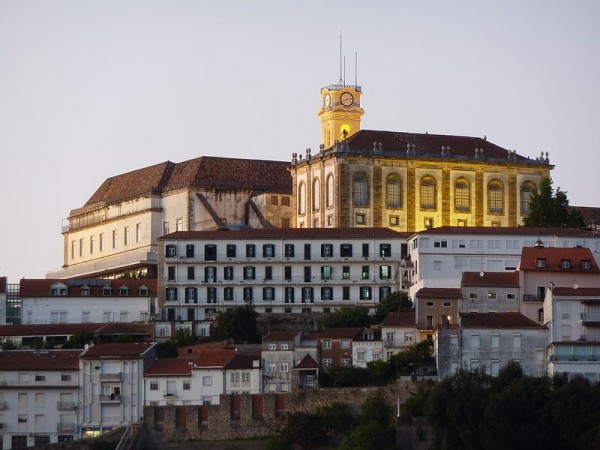 https://www.portugalplease.com/uploads/imagens/800px-P1080329_Pazos_da_Universidade__Coimbra_.jpg