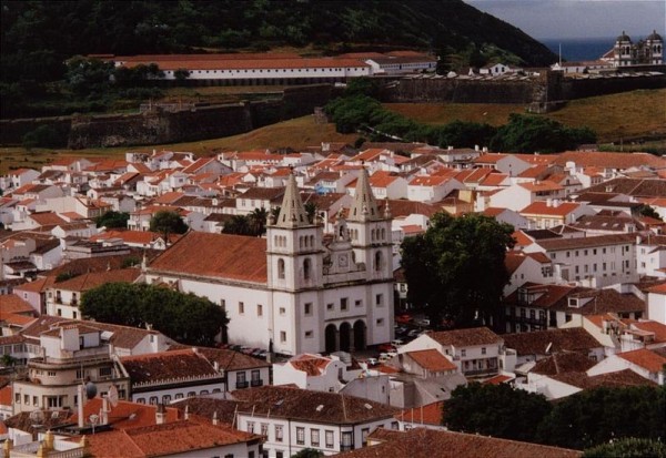 https://www.portugalplease.com/uploads/imagens/800px-Terceira_CathedralAngra.jpg