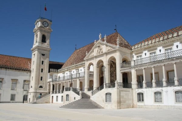 https://www.portugalplease.com/uploads/imagens/Royal_Palace,_Universidade_de_Coimbra__10249002256_.jpg
