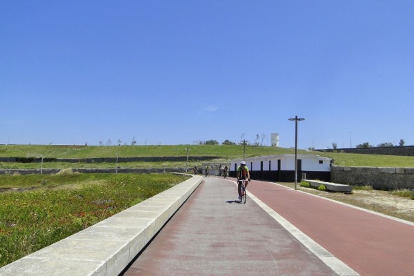 https://www.portugalplease.com/uploads/imagens/aquelesqueviajam_viajardebicicleta_vilanovadegaia_espinho6.jpg