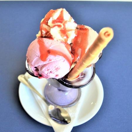 Café com bola de gelado