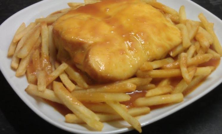 Francesinha com batata