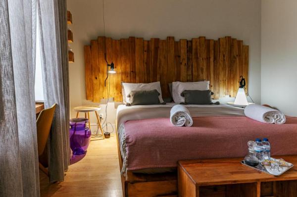 19 Tile Ceramic Boutique House