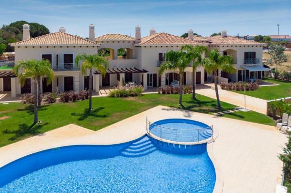 Casa Cascata Village